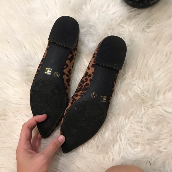 Chinese Laundry Leopard Print Pointed Toe Flats - Picture 3 of 5